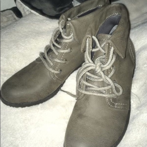 Boots - Picture 3 of 3